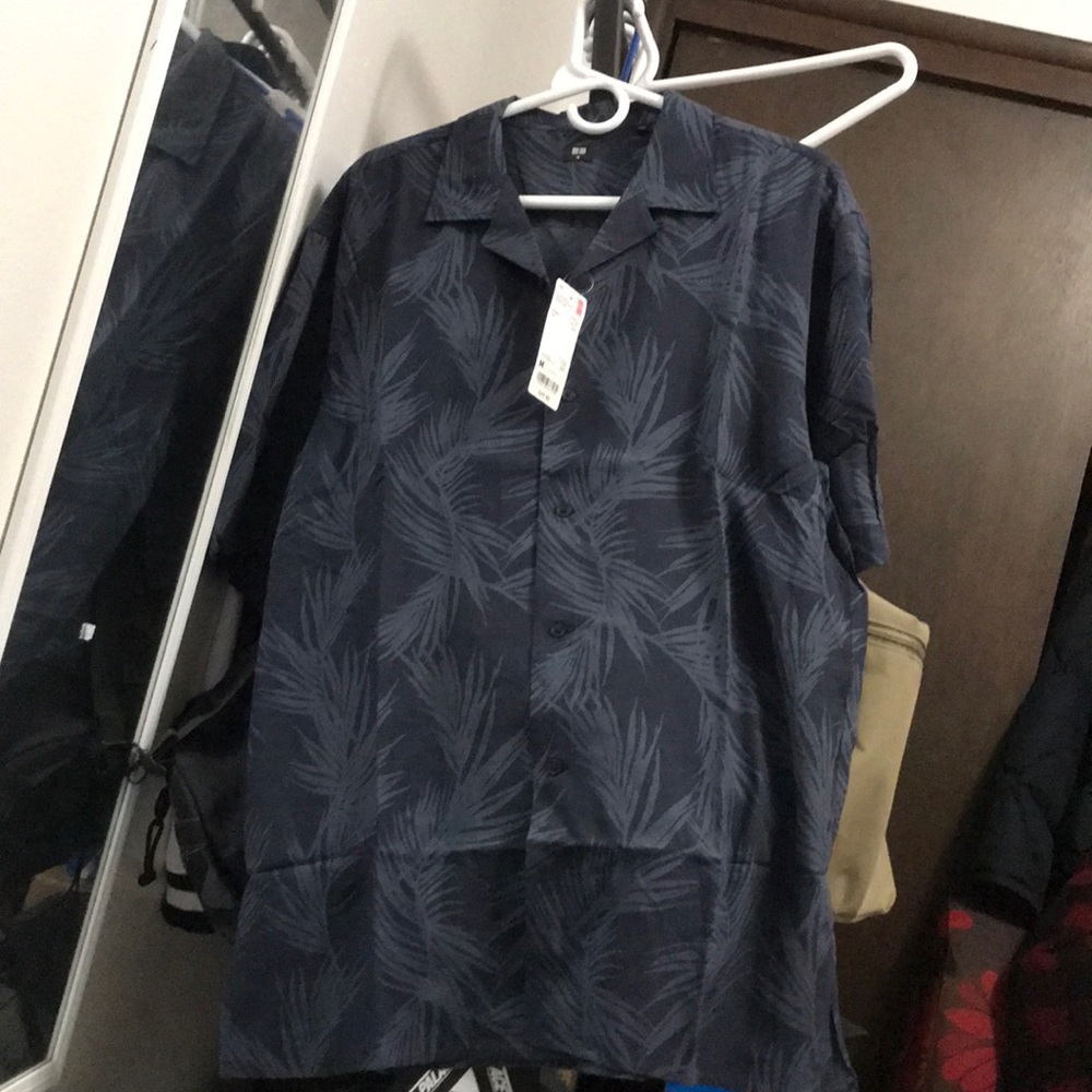 Uniqlo Men Rayon Open Collar Short Sleeve Shirt